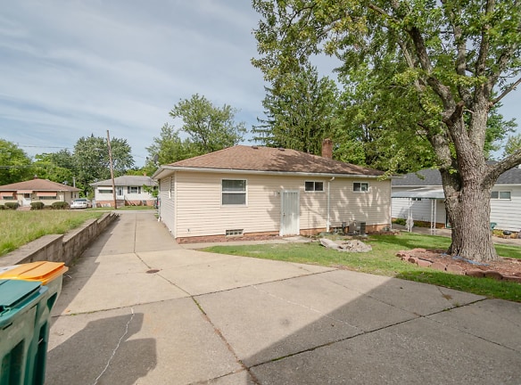5071 Miller Ave - Maple Heights, OH