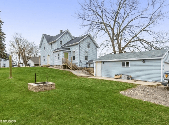 213 S Hubbard St - Horicon, WI