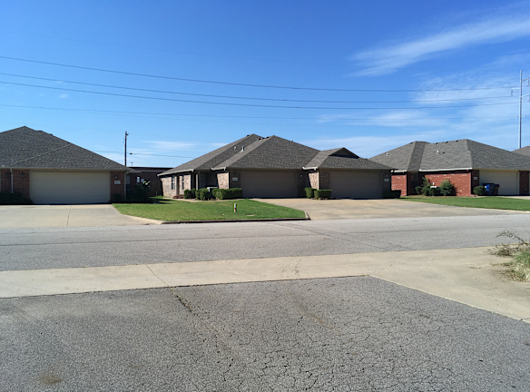 Fianna Place Court Duplexes Apartments - Fort Smith, AR