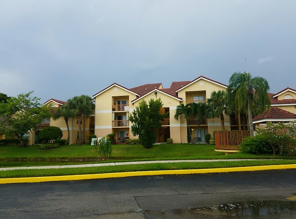 Westwood Pines Apartments - Tamarac, FL