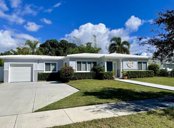 369 Valley Forge Rd - West Palm Beach, FL