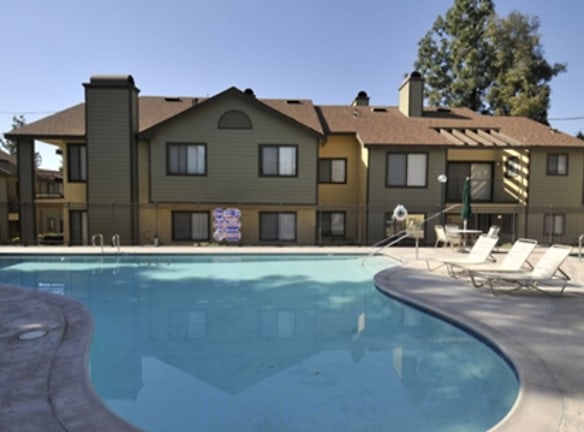 Parkwood Knoll Apartments - Highland, CA