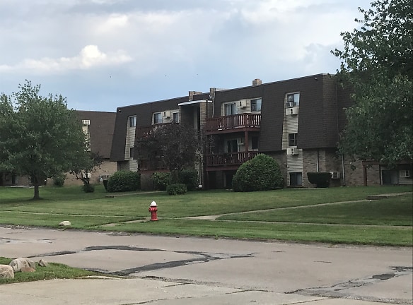 Pinebrook Towers Apartments - Lorain, OH