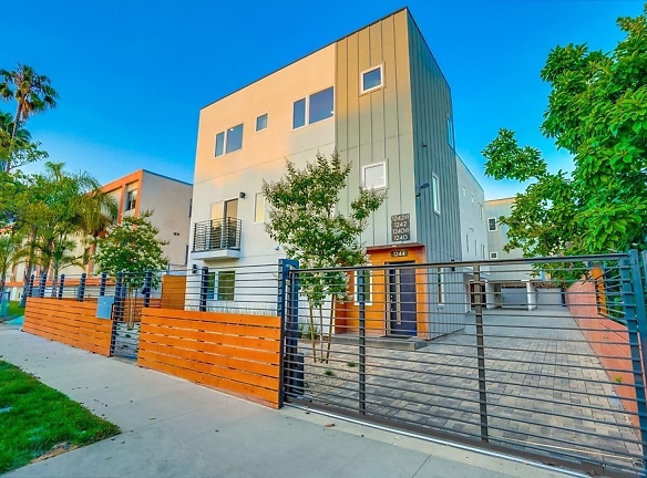 Come Home To These Modern Townhomes In Hollywood! Apartments - Los Angeles, CA