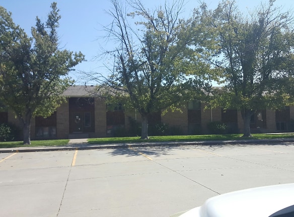 College Heights Apartments - Dodge City, KS