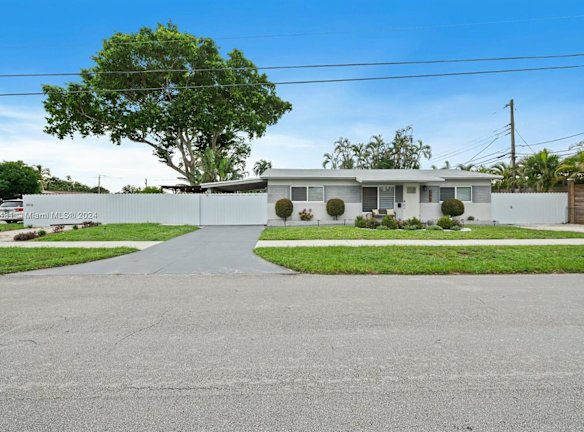 2301 N 69th Ave - Hollywood, FL