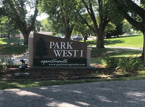 Park West Apartments - West Des Moines, IA