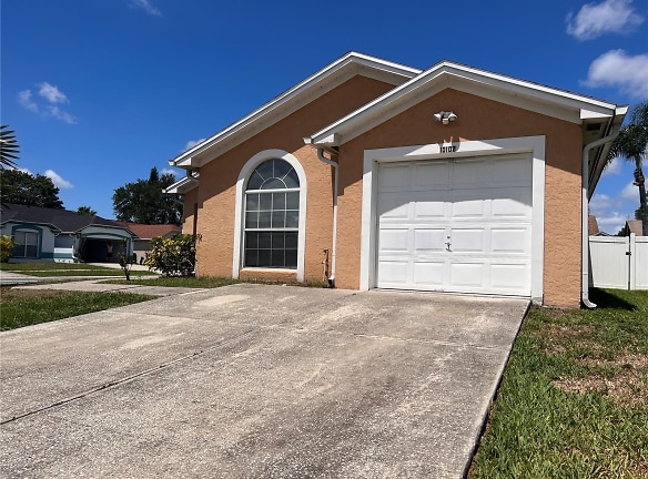 10102 Cedar Dune Dr - Tampa, FL