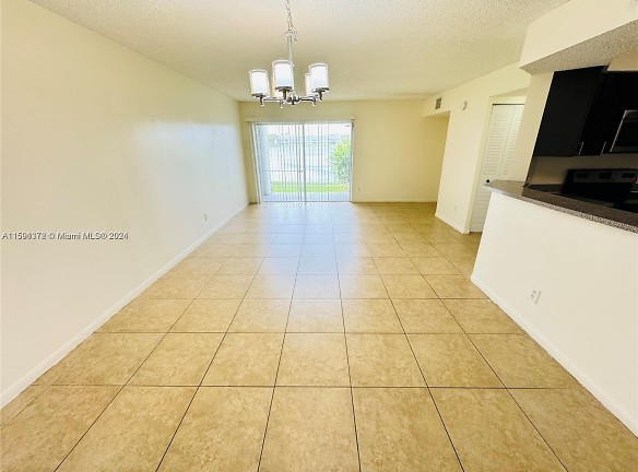 3473 NW 44th St #103 - Lauderdale Lakes, FL