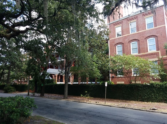 Sister's Court Apartments - Savannah, GA