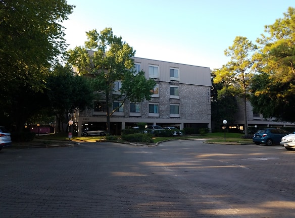 The Braeswood Condominium Apartments - Houston, TX