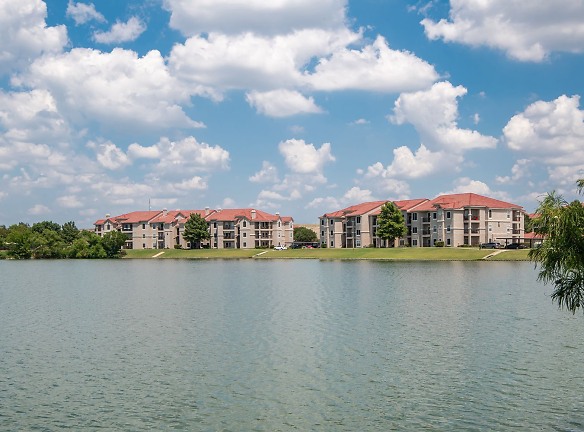 Crescent Cove At Lakepointe - Lewisville, TX