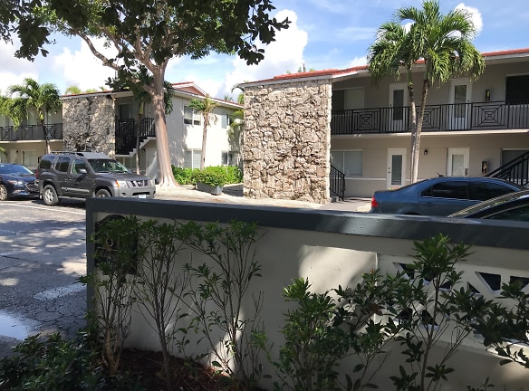 Edgewater Drive Apts Apartments - Coral Gables, FL