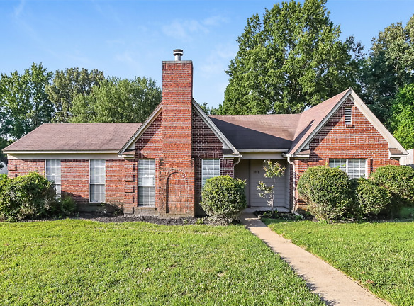 1683 Coral Hills Dr - Southaven, MS