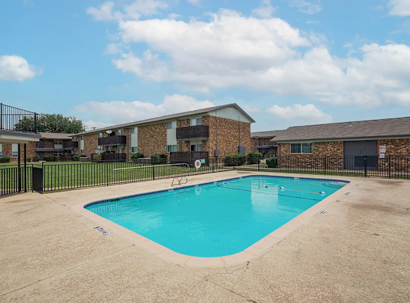 Country Club Apartments Carrollton