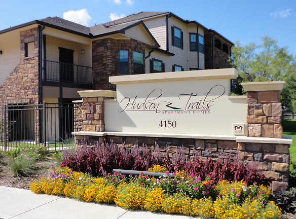 Hudson Trails Apartment Homes - Bryan, TX