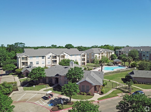 Signature Park Apartment Homes - Bryan, TX