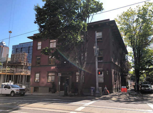 Harrison Court Apartments - Portland, OR
