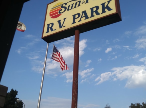 Sun & Fun RV Park Apartments - Tulare, CA