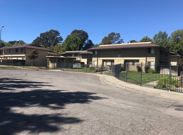 Parkside Villa Apartments - Fairfield, CA