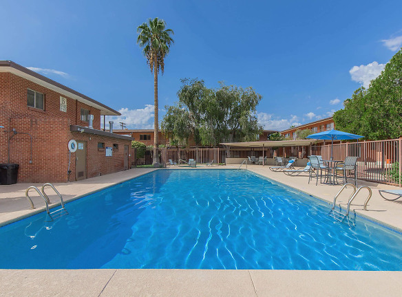 Country Club Apartments - Tucson, AZ
