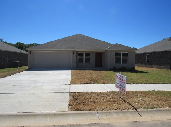1115 Rockwell Dr - Conway, AR