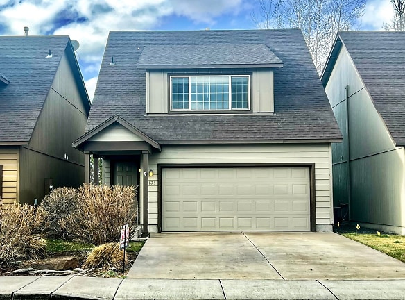 2875 SW Indian Ave - Redmond, OR