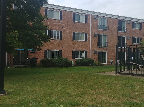 Chateau Roselle Apartments - Roselle, IL
