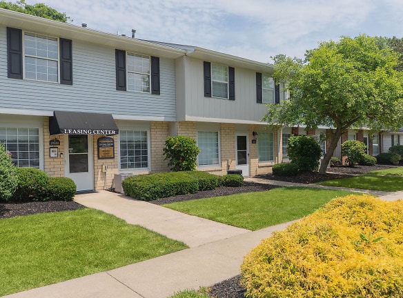 Westchester Townhomes Apartments - Westlake, OH