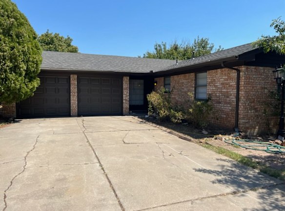 2317 NW 76th St - Lawton, OK