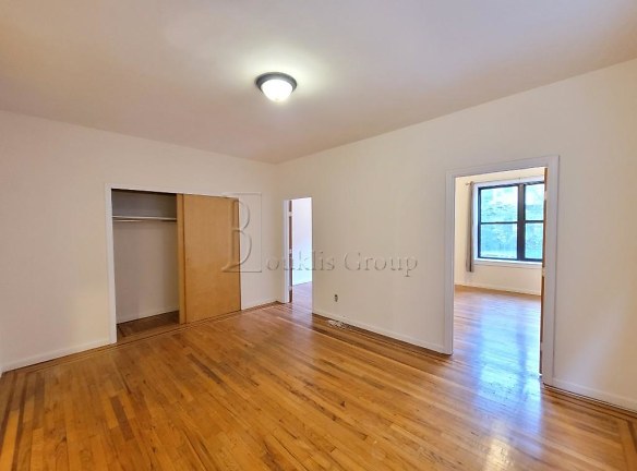 30-73 44th St unit 3R - Queens, NY