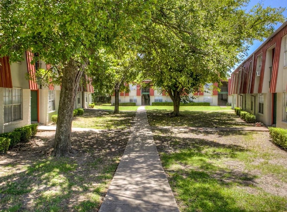 Garden Park Apartments - Greenville, TX