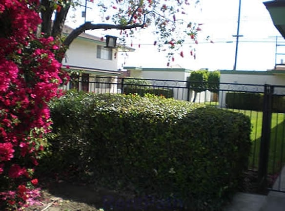 Palmwood Garden Apartments - Garden Grove, CA