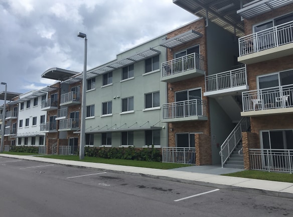 Pines Groves Apartments - Princeton, FL