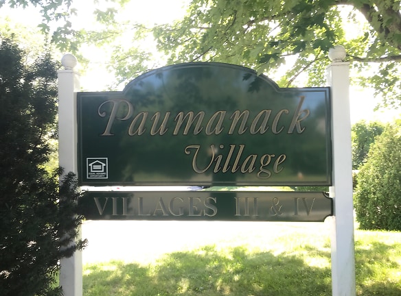 Paumanack Village Section III Apartments - Greenlawn, NY