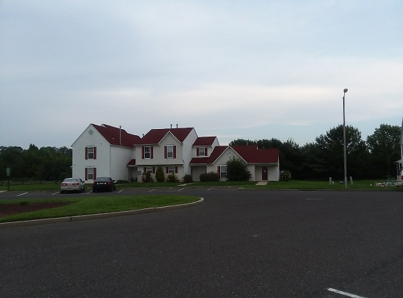 COUNTY HOUSE VILLAGE Apartments - Sewell, NJ
