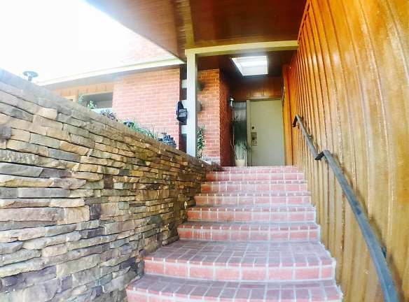 3654 Willowcrest Ave - Los Angeles, CA