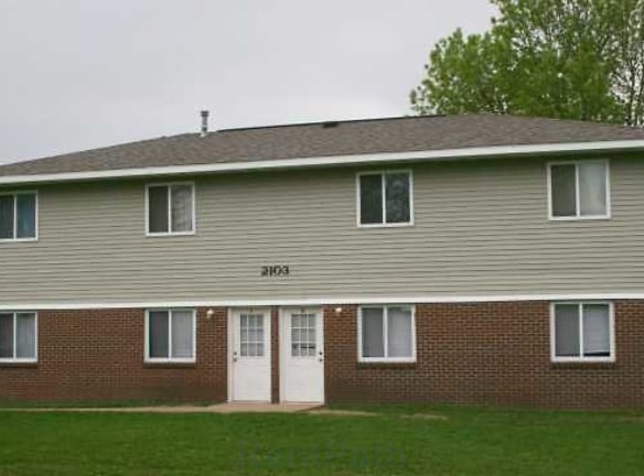 Westdale Court Apartments - Cedar Rapids, IA