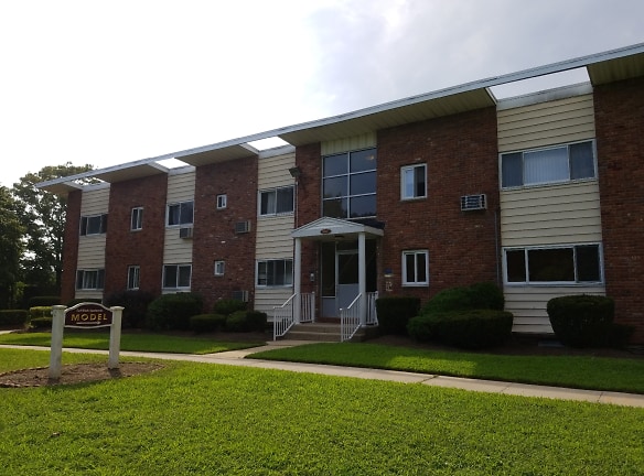 East Winds Apartments - East Patchogue, NY