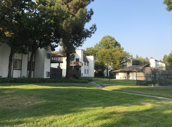 Country Club Apartments - Fairfield, CA