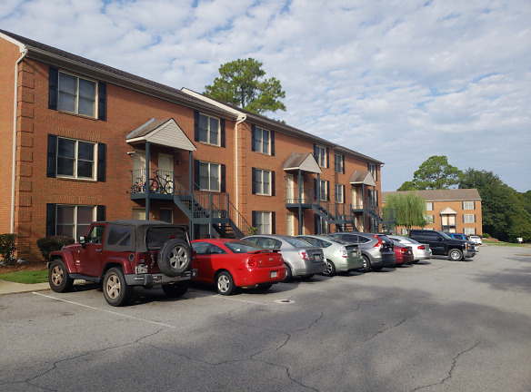 Chandler Heights Apartments - Statesboro, GA