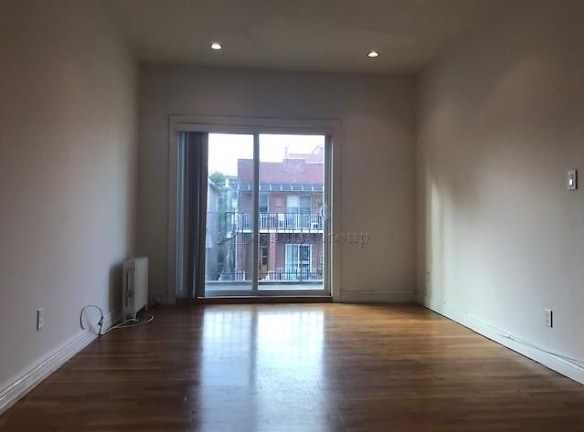 32-49 35th St unit 2 - Queens, NY