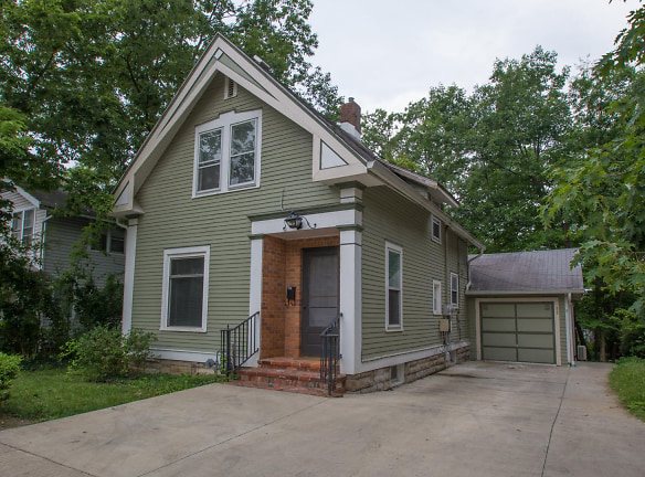 526 S Woodlawn Ave - Bloomington, IN