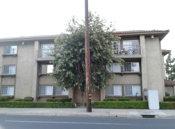 Saddleback Lodge Apartments - Santa Ana, CA