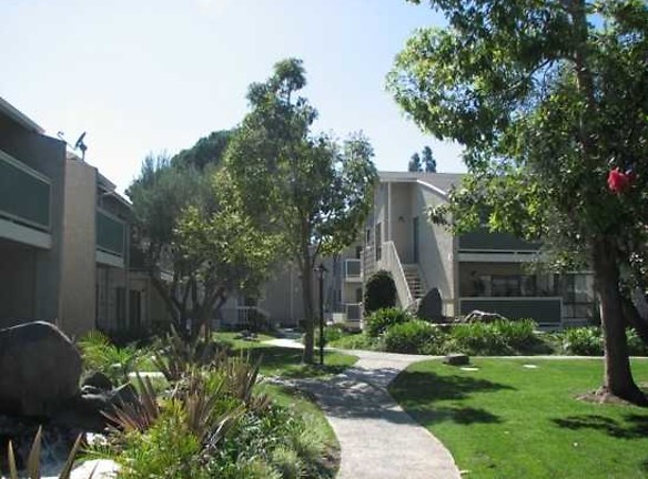 Pinecreek Apartments - Costa Mesa, CA