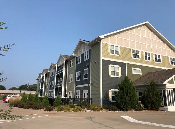Legacy Manor Of Cedar Rapids Apartments - Cedar Rapids, IA