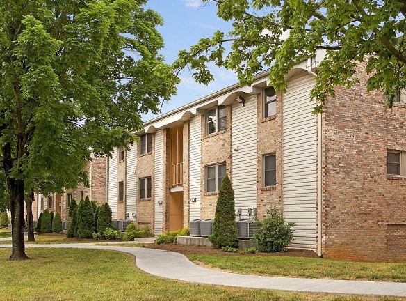 West Creek Manor Apartments - Roanoke, VA