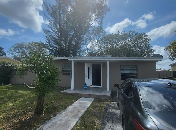 1402 NW 13th Ct - Fort Lauderdale, FL