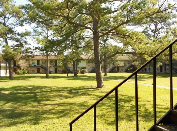 Courtyard Park - Dickinson, TX