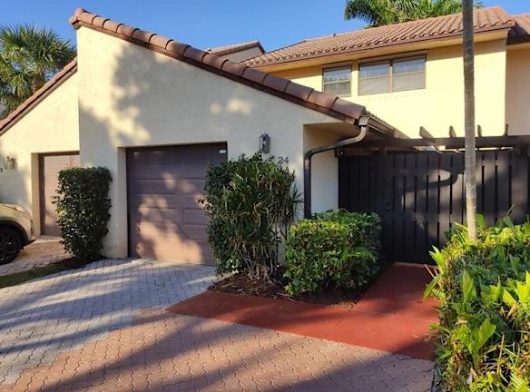 6850 NW 2nd Ave unit 2a - Boca Raton, FL
